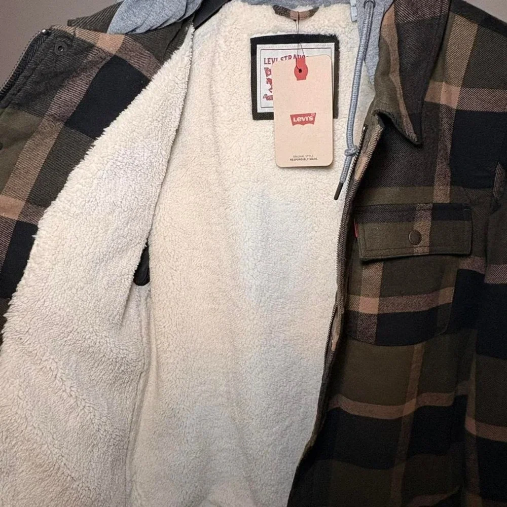 Levi's‎ green and khaki plaid shacket with hoodie